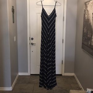 Max & MIA flowing maxi in Navy/beige